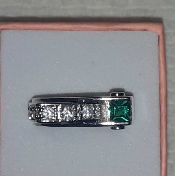 925 Silver Emerald modern ring size 8 - Picture 2 of 7